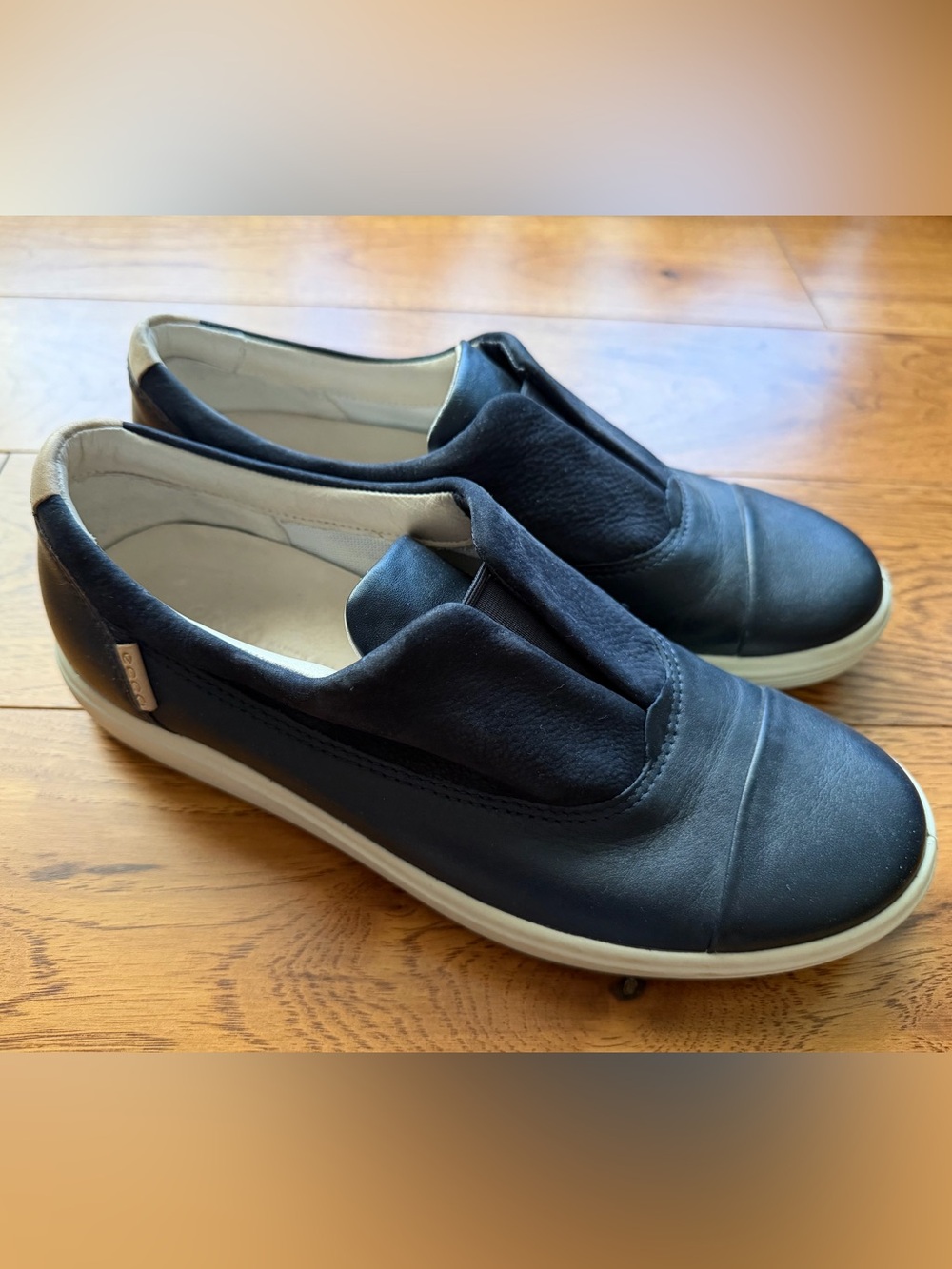 Women’s ECCO Soft 7 Leather and Nubuck Slip On Sneakers Navy Size 7